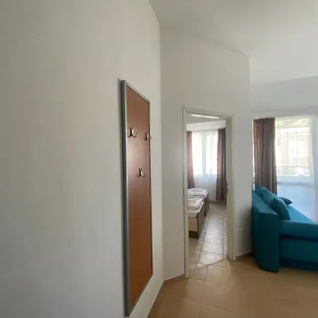 Vista Del Mar 2 A11 One Bedroom شقة *